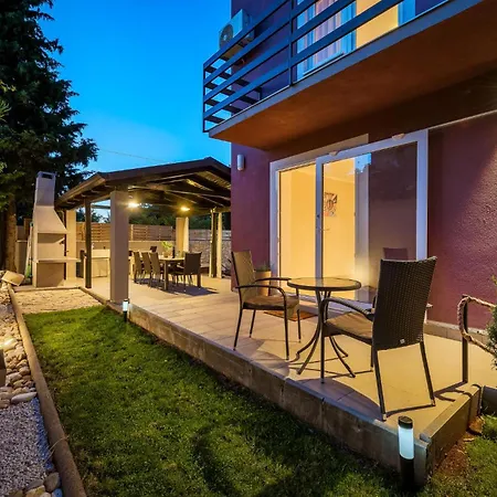 Perci 13 度假居 *