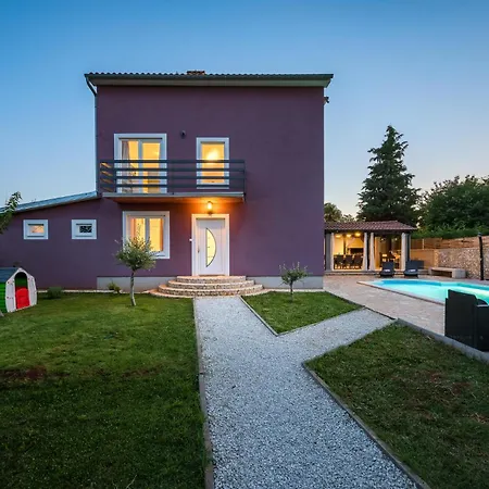 Perci 13 度假居 *