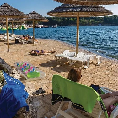 In Perci With Outdoor Swimming Pool * Tar-Vabriga