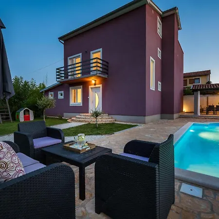 Сasa de vacaciones Holiday home Perci 13 *