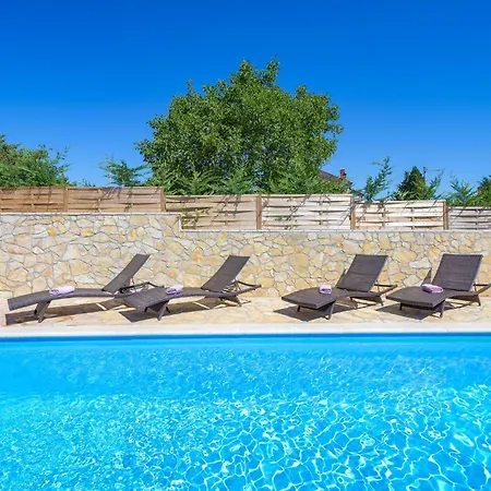 In Perci With Outdoor Swimming Pool